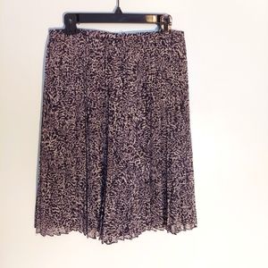 Jones NY pleated skirt black white Size 4